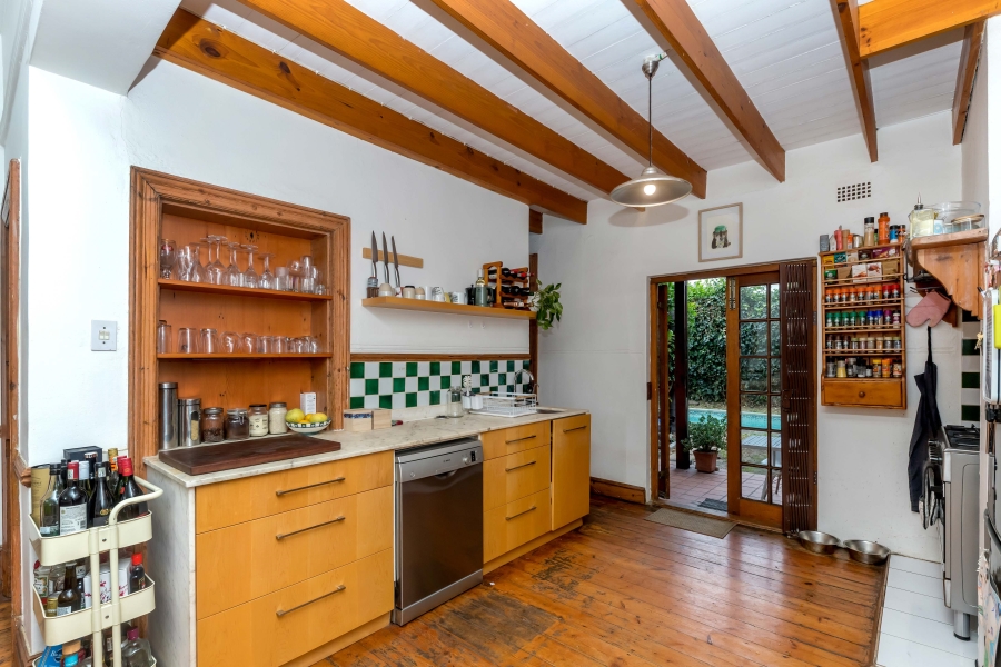 To Let 4 Bedroom Property for Rent in Vredehoek Western Cape
